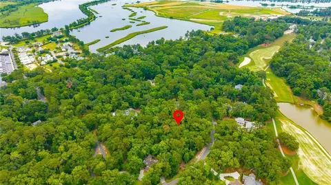 284 Hidden Cove Dr, Richmond Hill, GA 31324