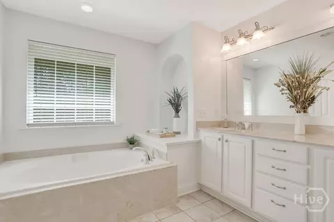 Bath - 17 Redwall Cir, Port Wentworth, GA 31407 photo 2 of 7