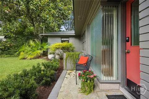 Exterior - 5 E 52nd St, Savannah, GA 31405 photo 5 of 13