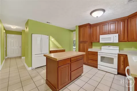 Kitchen - 179 Hawk Hammock Dr, Springfield, GA 31329 photo 4 of 6