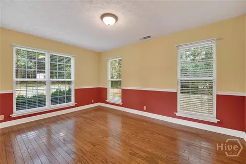 Living - 179 Hawk Hammock Dr, Springfield, GA 31329 photo 3 of 7