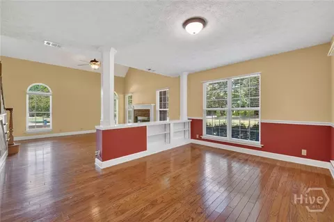 Living - 179 Hawk Hammock Dr, Springfield, GA 31329 photo 4 of 7
