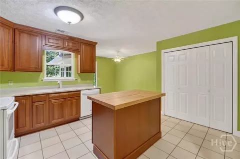 Kitchen - 179 Hawk Hammock Dr, Springfield, GA 31329 photo 2 of 6