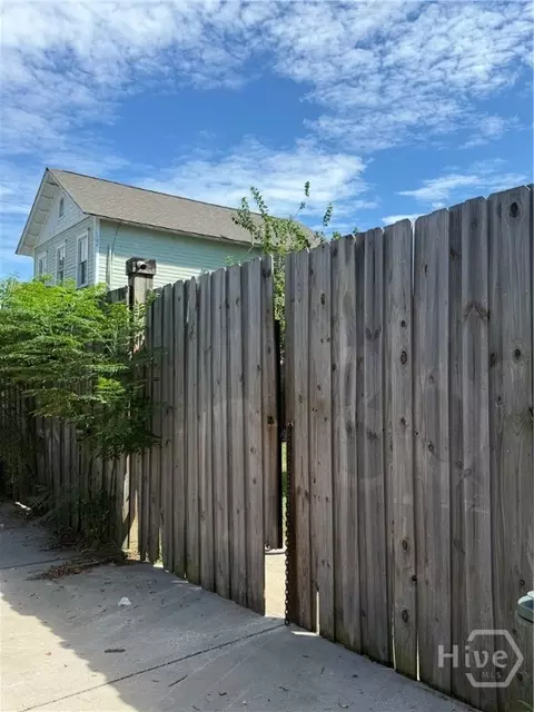307 W 43rd St, Savannah, GA 31405