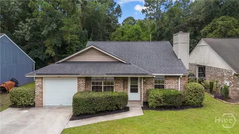 233 Forest Ridge Dr, Savannah, GA 31419