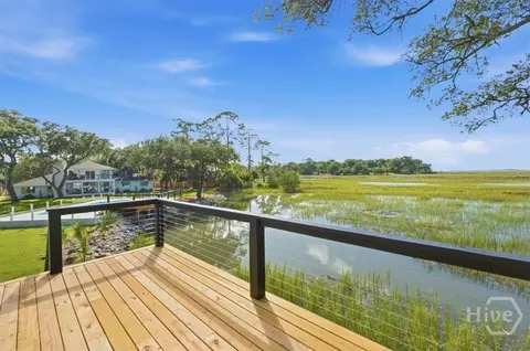 302 E Point Dr, Savannah, GA 31410