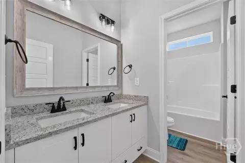 Bath - 329 Crosswinds Dr, Rincon, GA 31326 photo 6 of 8