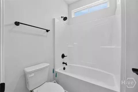 Bath - 329 Crosswinds Dr, Rincon, GA 31326 photo 7 of 8