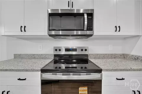 Kitchen - 329 Crosswinds Dr, Rincon, GA 31326 photo 3 of 4