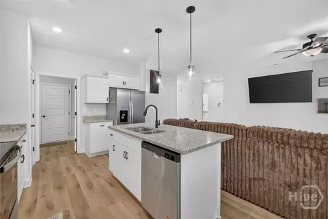 Kitchen - 329 Crosswinds Dr, Rincon, GA 31326 photo 4 of 4