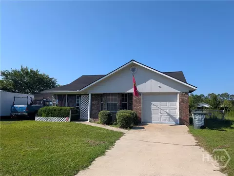 848 Lyndsi Ln, Hinesville, GA 31313