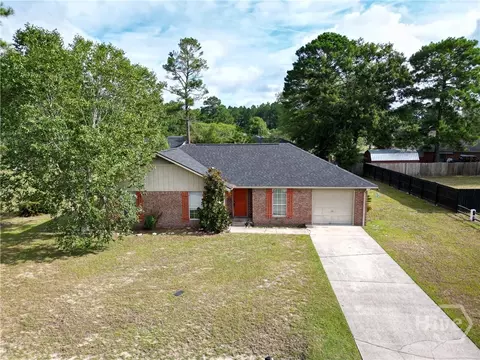 33 W Kenny Dr, Hinesville, GA 31313