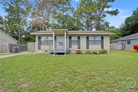 241 Pointe South Dr, Hinesville, GA 31313