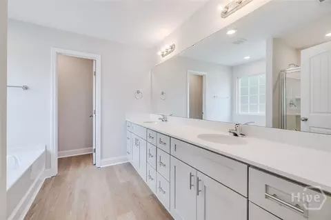 Bath - 1371 Ebenezer Rd, Rincon, GA 31326 photo 2 of 4