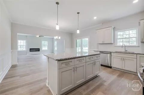 Kitchen - 1371 Ebenezer Rd, Rincon, GA 31326 photo 4 of 7