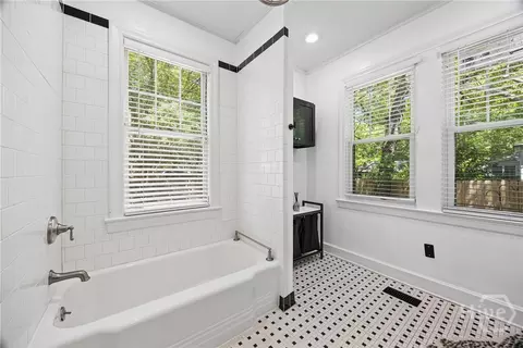 Bath - 1204 E 52nd St, Savannah, GA 31404 photo 5 of 8