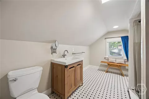 Bath - 1204 E 52nd St, Savannah, GA 31404 photo 6 of 8