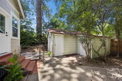 Exterior - 1204 E 52nd St, Savannah, GA 31404 photo 6 of 9