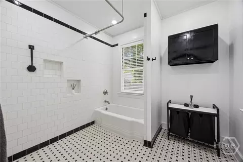 Bath - 1204 E 52nd St, Savannah, GA 31404 photo 3 of 8