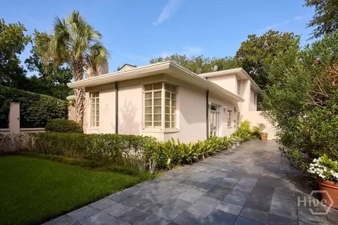 Exterior - 102 E 45th St, Savannah, GA 31405 photo 2 of 14