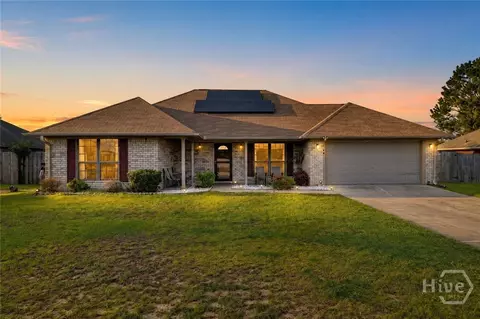 2140 Walberg Dr, Hinesville, GA 31313