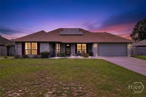 2140 Walberg Dr, Hinesville, GA 31313