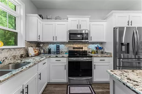 Kitchen - 238 Dean Dr, Guyton, GA 31312 photo 3 of 4