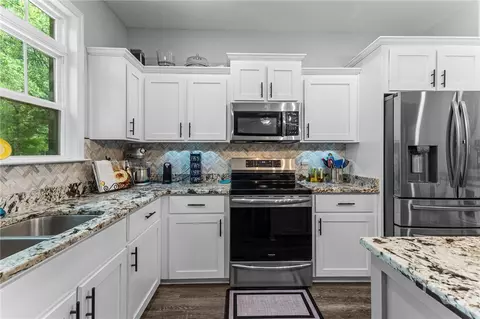 Kitchen - 238 Dean Dr, Guyton, GA 31312 photo 3 of 4