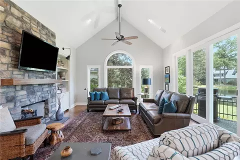 Living - 3 Springpine Ln, Savannah, GA 31411 photo 4 of 6