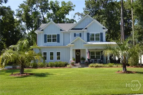 586 Enclave Dr, Richmond Hill, GA 31324