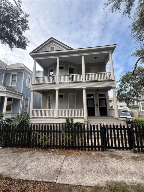 115 W 37th St, Savannah, GA 31401