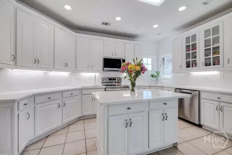 Kitchen - 117 Manor Row, Pooler, GA 31322 photo 6 of 7