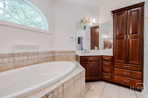 Bath - 117 Manor Row, Pooler, GA 31322 photo 1 of 5