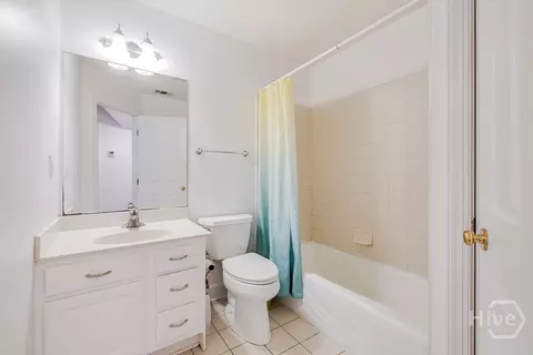 Bath - 117 Manor Row, Pooler, GA 31322 photo 3 of 5