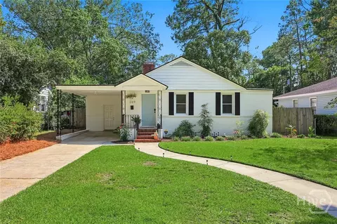 209 E 65th St, Savannah, GA 31405