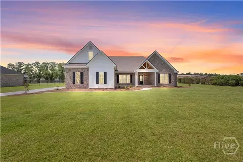 3 Honeysuckle Dr, Claxton, GA 30417