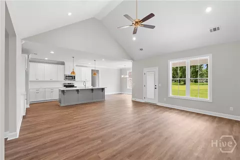 Living - 9 Honeysuckle Dr, Claxton, GA 30417 photo 1 of 3