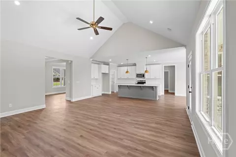 Living - 9 Honeysuckle Dr, Claxton, GA 30417 photo 2 of 3