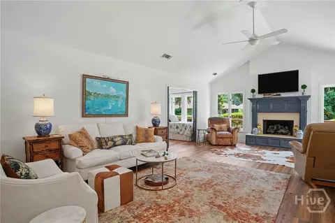 Living - 6 Cane Patch Ln, Savannah, GA 31411 photo 2 of 3