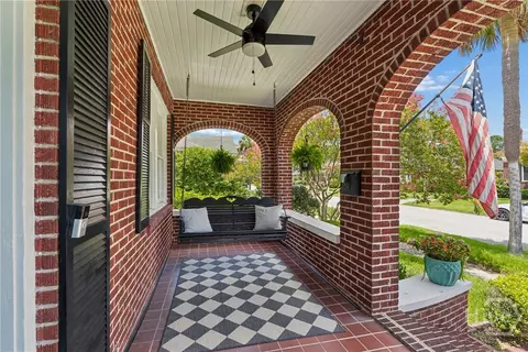 Exterior - 315 E 54th St, Savannah, GA 31405 photo 5 of 11