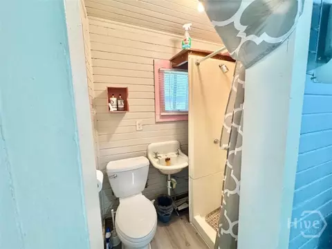 Bath - 3313 Gragg St, Thunderbolt, GA 31404 photo 2 of 2