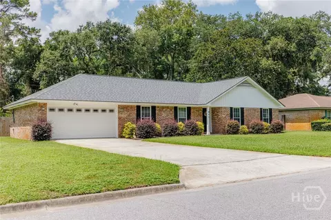 911 Boxwood Dr, Savannah, GA 31410