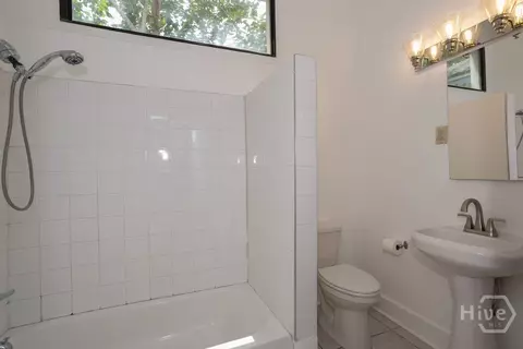 Bath - 1106 E Broad St, Savannah, GA 31401 photo 4 of 4