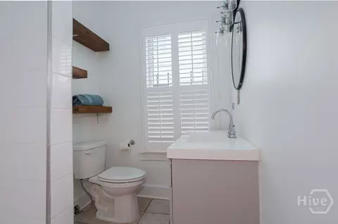Bath - 1106 E Broad St, Savannah, GA 31401 photo 1 of 4