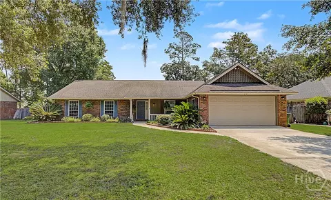 410 Club Dr, Hinesville, GA 31313