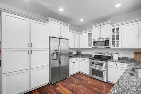 Kitchen - 104 Sutton Ln, Pooler, GA 31322 photo 5 of 5
