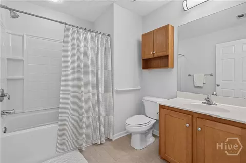 Bath - 13 Rivermoor Ct, Savannah, GA 31407 photo 3 of 3