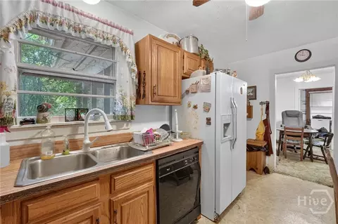 Kitchen - 948 Tract B Morgan Rd, Springfield, GA 31329 photo 4 of 6