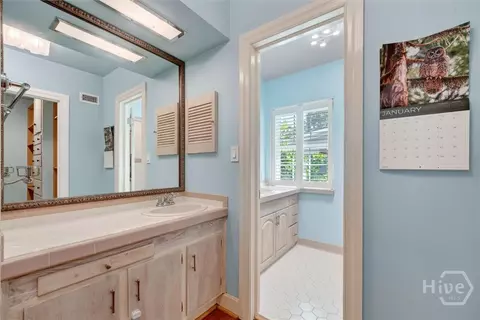 Bath - 30 E 60th St, Savannah, GA 31405 photo 2 of 7