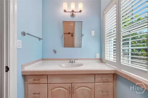 Bath - 30 E 60th St, Savannah, GA 31405 photo 3 of 7